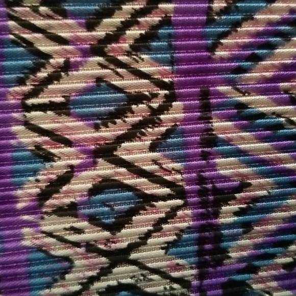 💜 SLEEVELESS TOP💜 - Picture 4 of 5